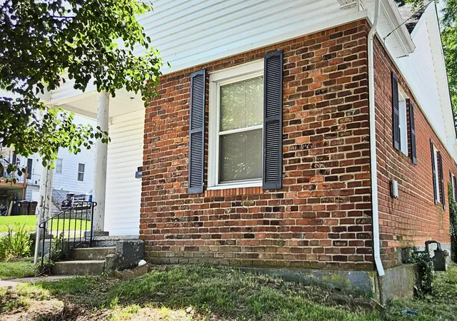Homes for sale in Paris, KY | 225 Kentucky Ave, Paris, KY 40361 | MLS# 26012498