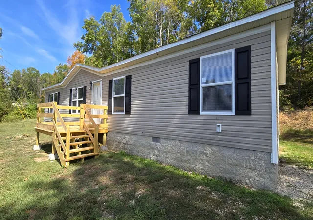 Photo 2 of Single family home for sale at 305 Spring Hill Dr, Grayson, KY 41143 | MLS# 25501521 | Listing updated on 2025-11-13