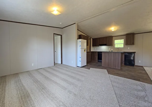 Photo 4 of Single family home for sale at 305 Spring Hill Dr, Grayson, KY 41143 | MLS# 25501521 | Listing updated on 2025-11-13
