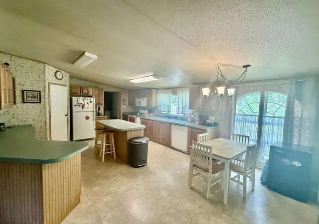 Photo 3 of Single family home for sale at 817 Mt Vernon Rd, Berea, KY 40403 | MLS# 25501775 | Listing updated on 2025-09-22