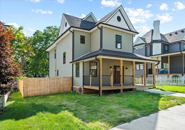 2nd image of 136 College St, Winchester, KY 40391 | MLS# 25504070