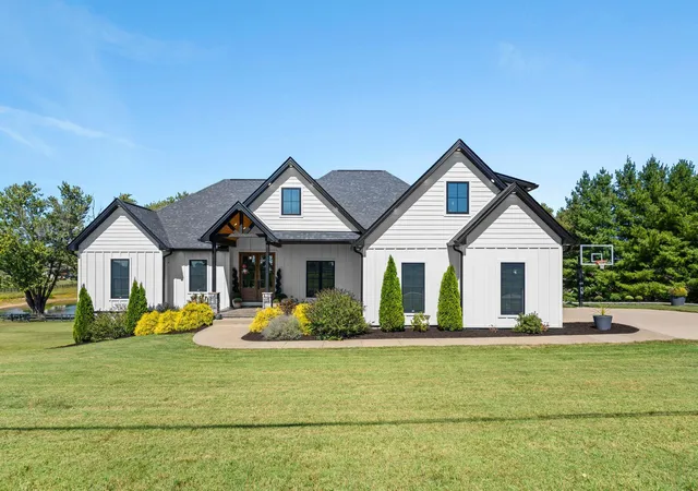 Photo 3 of Single family home for sale at 566 Oak Leaf Ln, Somerset, KY 42503 | MLS# 25501651 | Listing updated on 2025-10-22
