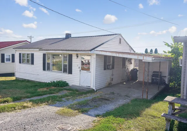 Photo 1 of Single family home for sale at 19 Russell St, Flemingsburg, KY 41041 | MLS# 25501608 | Listing updated on 2025-12-05