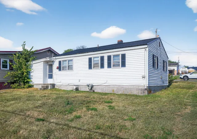 Photo 3 of Single family home for sale at 19 Russell St, Flemingsburg, KY 41041 | MLS# 25501608 | Listing updated on 2025-12-05