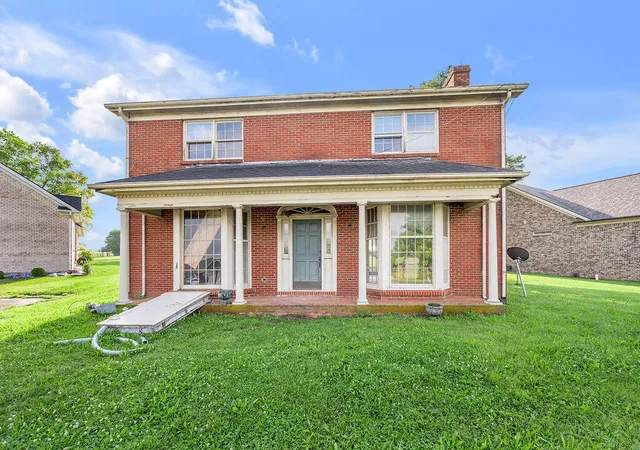 Photo 1 of Single family home for sale at 211 Ashton Oak Way, Winchester, KY 40391 | MLS# 25501640 | Listing updated on 2025-11-07