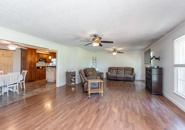 Photo 4 of Single family home for sale at 280 Talmage Mayo Rd, Harrodsburg, KY 40330 | MLS# 25501815 | Listing updated on 2025-12-03