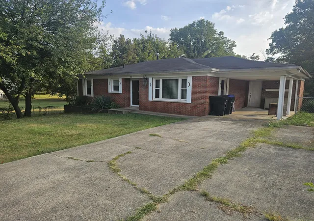Photo 3 of Single family home for sale at 311 Alexander St, Frankfort, KY 40601 | MLS# 25501831 | Listing updated on 2025-10-09