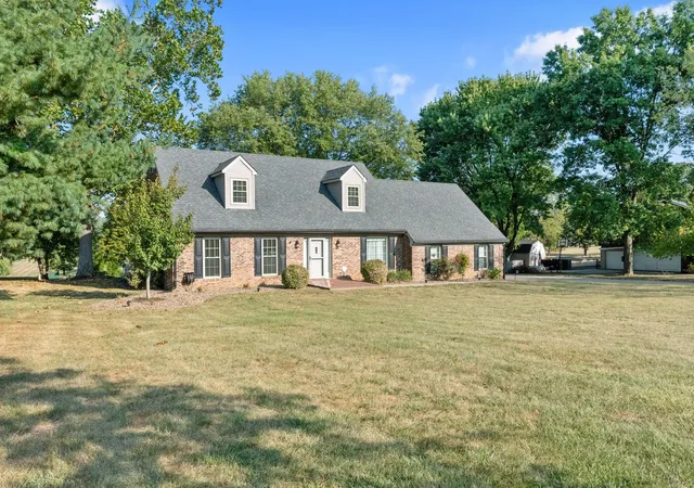 Photo 1 of Single family home for sale at 121 Lakeview Dr, Georgetown, KY 40324 | MLS# 25501851 | Listing updated on 2025-09-22