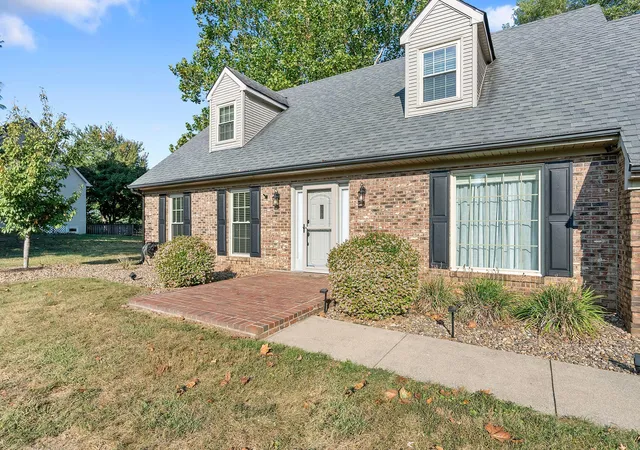 Photo 2 of Single family home for sale at 121 Lakeview Dr, Georgetown, KY 40324 | MLS# 25501851 | Listing updated on 2025-09-22