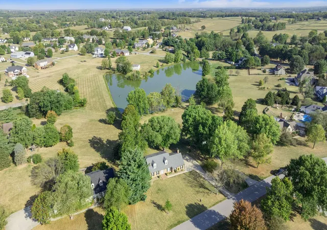 Photo 3 of Single family home for sale at 121 Lakeview Dr, Georgetown, KY 40324 | MLS# 25501851 | Listing updated on 2025-09-22