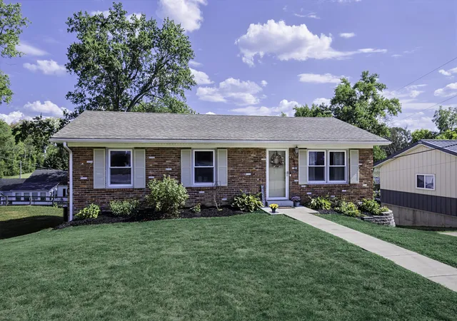 Homes for sale in Versailles, KY | 413 Elm Street Hts, Versailles, KY 40383 | MLS# 25501858