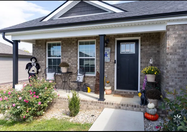 Photo 3 of Single family home for sale at 121 Stillwater Dr, Berea, KY 40403 | MLS# 25501903 | Listing updated on 2026-03-24