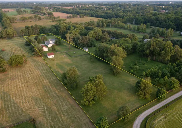 Photo 4 of House for sale at 200 Windom Ln, Nicholasville, KY 40356 | MLS# 25501928 | Listing updated on 2025-10-09
