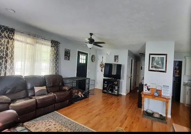 Photo 3 of House for sale at 212 Tom Stamper Rd, Frenchburg, KY 40322 | MLS# 25501931 | Listing updated on 2025-10-24