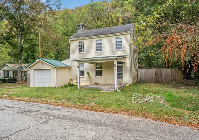 Homes for sale in Versailles, KY | 40 Old Clifton Rd, Versailles, KY 40383 | MLS# 25502261