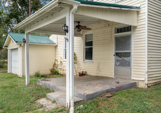 Homes for sale in Versailles, KY | 40 Old Clifton Rd, Versailles, KY 40383 | MLS# 25502261