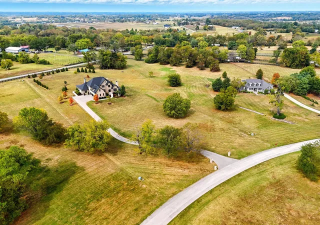3rd image of 980 Chandamere Way, Nicholasville, KY 40356 | MLS# 25502164