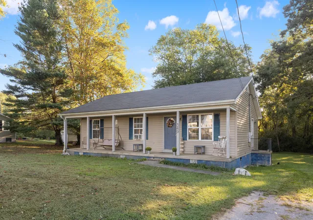 Homes for sale in Junction City, KY | 349 Kentucky Ave, Junction City, KY 40440 | MLS# 25502227