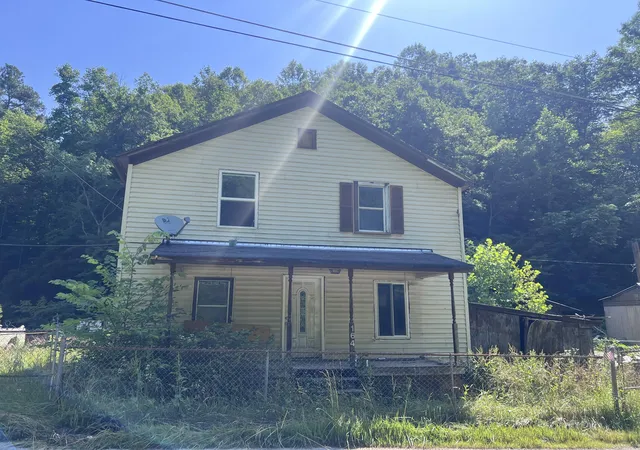 Photo 1 of Single family home for sale at 2102 Sheas Fork Rd, Mc Roberts, KY 41835 | MLS# 25502604 | Listing updated on 2025-10-01