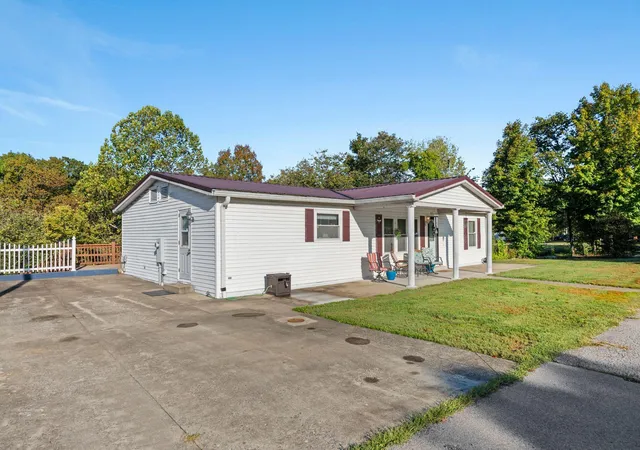 Photo 2 of Single family home for sale at 839 Mccann Ln, Frankfort, KY 40601 | MLS# 25502438 | Listing updated on 2025-10-05