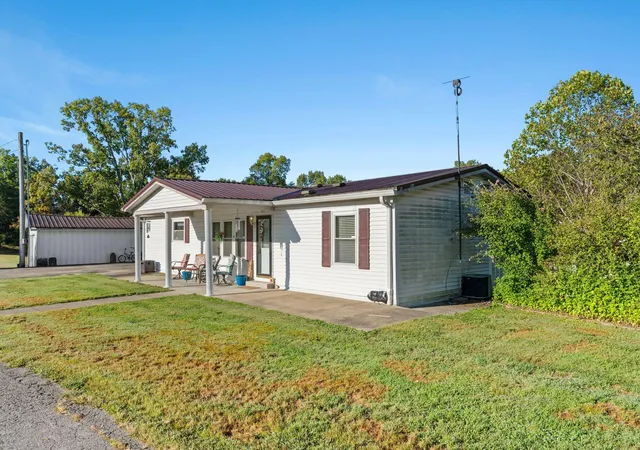 Photo 3 of Single family home for sale at 839 Mccann Ln, Frankfort, KY 40601 | MLS# 25502438 | Listing updated on 2025-10-05
