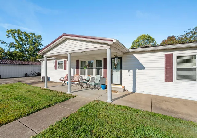 Photo 3 of Single family home for sale at 839 Mccann Ln, Frankfort, KY 40601 | MLS# 25502438 | Listing updated on 2025-10-05