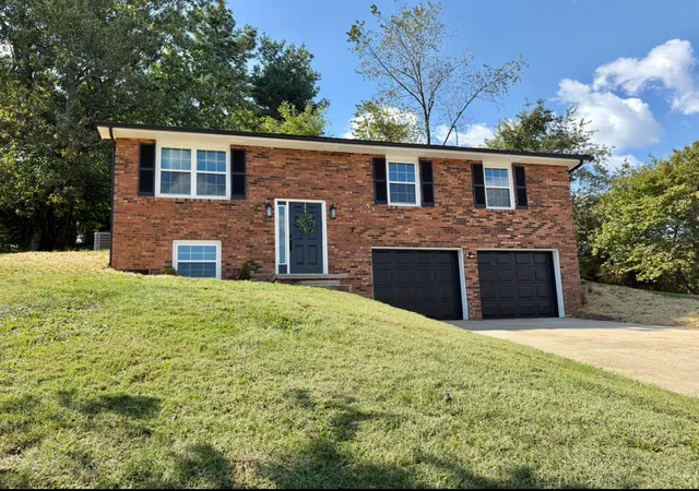 Photo 1 of Single family home for sale at 243 Juniper Ct, Mount Sterling, KY 40353 | MLS# 25502554 | Listing updated on 2025-12-03