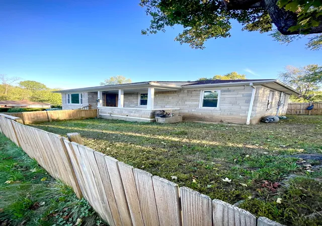 Photo 1 of Single family home for sale at 921 Chestnut Dr, Frankfort, KY 40601 | MLS# 25502824 | Listing updated on 2026-03-25