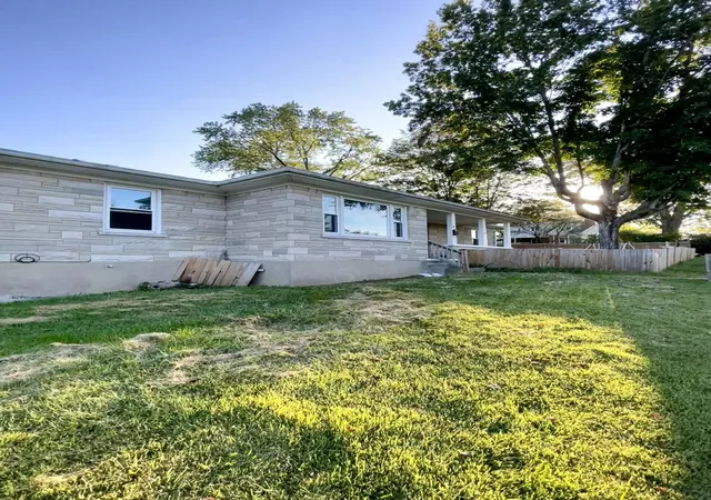 Photo 2 of Single family home for sale at 921 Chestnut Dr, Frankfort, KY 40601 | MLS# 25502824 | Listing updated on 2026-03-25
