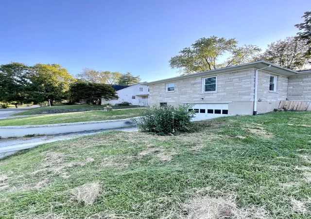 Photo 3 of Single family home for sale at 921 Chestnut Dr, Frankfort, KY 40601 | MLS# 25502824 | Listing updated on 2026-03-25