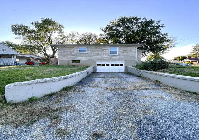 Photo 4 of Single family home for sale at 921 Chestnut Dr, Frankfort, KY 40601 | MLS# 25502824 | Listing updated on 2026-03-25