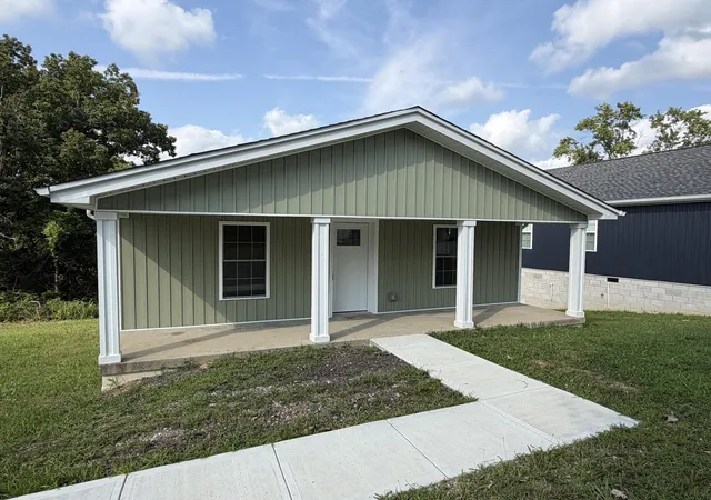Photo 2 of Single family home for sale at 1700 Gordon Hl Pike, Corbin, KY 40701 | MLS# 25502778 | Listing updated on 2026-07-27