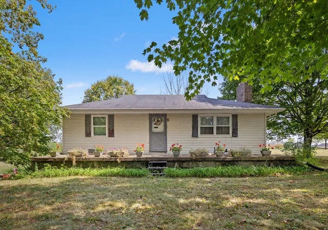 Photo 1 of Sale Pending at 90 Leeburton Ln, Nicholasville, KY 40356 | MLS# 25502853 | Listing updated on 2026-10-13