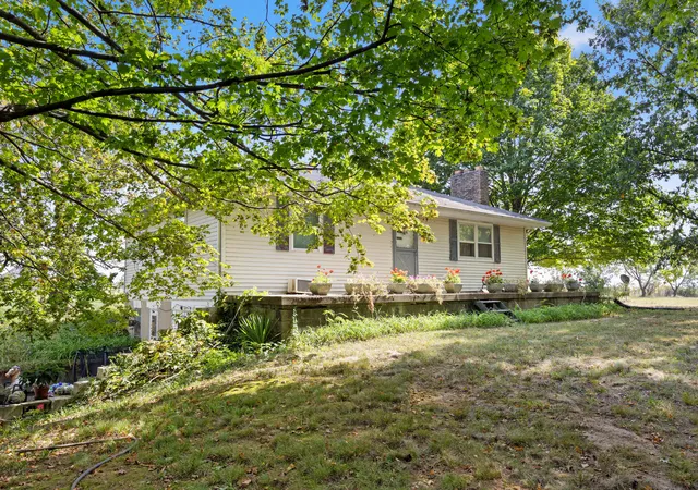 Photo 3 of Sale Pending at 90 Leeburton Ln, Nicholasville, KY 40356 | MLS# 25502853 | Listing updated on 2026-10-13