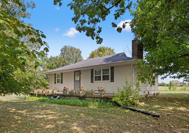 Photo 3 of Sale Pending at 90 Leeburton Ln, Nicholasville, KY 40356 | MLS# 25502853 | Listing updated on 2026-10-13