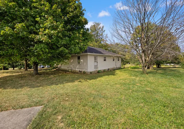 Photo 4 of Sale Pending at 90 Leeburton Ln, Nicholasville, KY 40356 | MLS# 25502853 | Listing updated on 2026-10-13