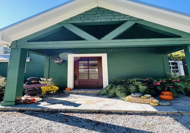 Photo 4 of Single family home for sale at 420 Alan Lewis Rd, East Bernstadt, KY 40729 | MLS# 25503501 | Listing updated on 2026-04-16