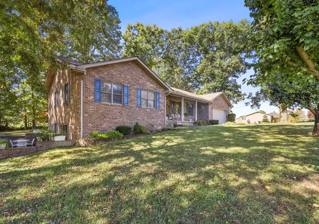 Photo 2 of Single family home for sale at 1242 Yorkshire Estates Rd, London, KY 40744 | MLS# 25503987 | Listing updated on 2026-03-20