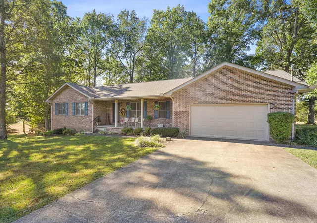 Photo 3 of Single family home for sale at 1242 Yorkshire Estates Rd, London, KY 40744 | MLS# 25503987 | Listing updated on 2026-03-20