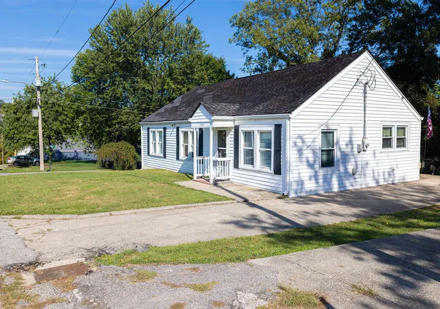 Photo 2 of Single family home for sale at 1005 Letcher Ave, Frankfort, KY 40601 | MLS# 25503022 | Listing updated on 2025-10-22