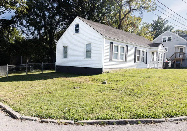 Photo 3 of Single family home for sale at 1005 Letcher Ave, Frankfort, KY 40601 | MLS# 25503022 | Listing updated on 2025-10-22