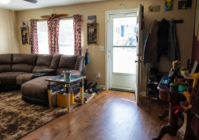 Photo 3 of Single family home for sale at 1005 Letcher Ave, Frankfort, KY 40601 | MLS# 25503022 | Listing updated on 2025-10-22
