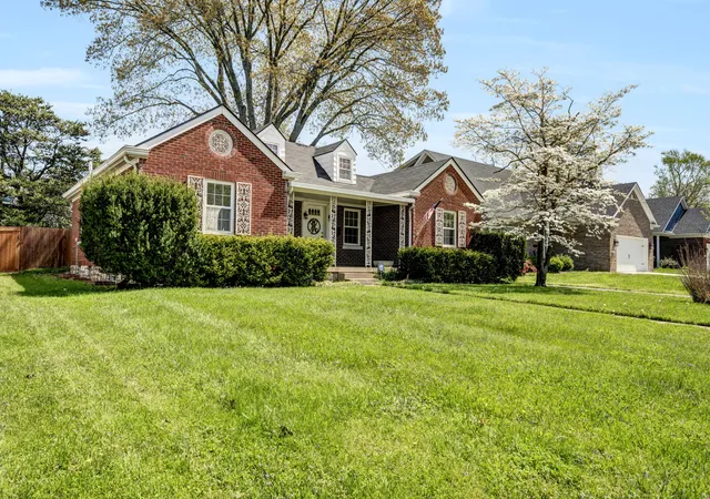 Photo 3 of Single family home for sale at 575 Bob O Link Dr, Lexington, KY 40503 | MLS# 25503306 | Listing updated on 2025-12-05