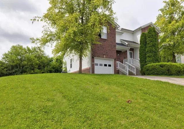 Photo 2 of Single family home for sale at 363 Silverton Way, Winchester, KY 40391 | MLS# 25503109 | Listing updated on 2025-11-24