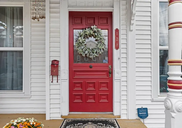 Photo 3 of Single family home for sale at 128 E Clinton St, Georgetown, KY 40324 | MLS# 25503164 | Listing updated on 2025-12-01