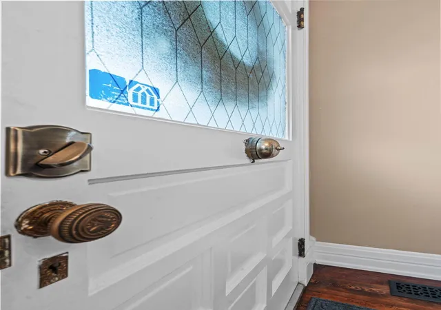 Photo 3 of Single family home for sale at 128 E Clinton St, Georgetown, KY 40324 | MLS# 25503164 | Listing updated on 2025-12-01