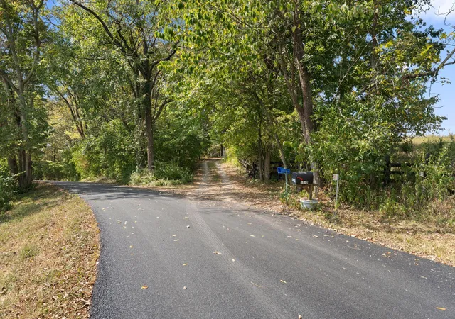 4th image of 3540 Oregon Rd, Versailles, KY 40383 | MLS# 25503210