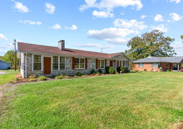 Homes for sale in Mc Kee, KY | 6024 Us-421, Mc Kee, KY 40447 | MLS# 25503434