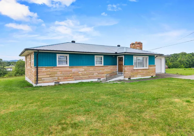 Homes for sale in Pine Knot, KY | 1044 East Hwy 2792, Pine Knot, KY 42635 | MLS# 26014534