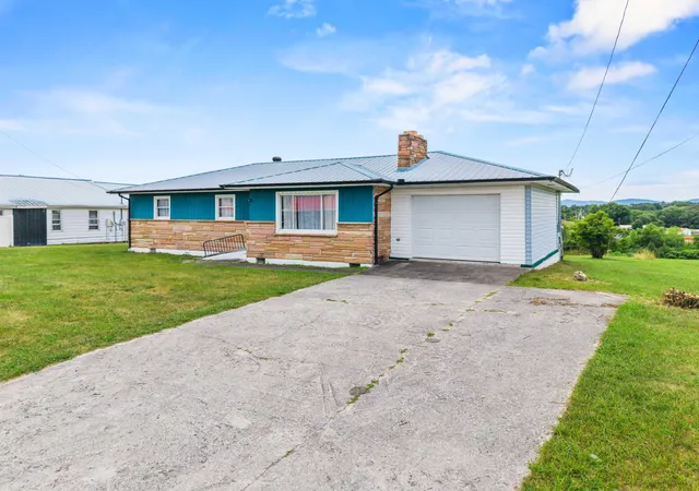 Homes for sale in Pine Knot, KY | 1044 East Hwy 2792, Pine Knot, KY 42635 | MLS# 26014534